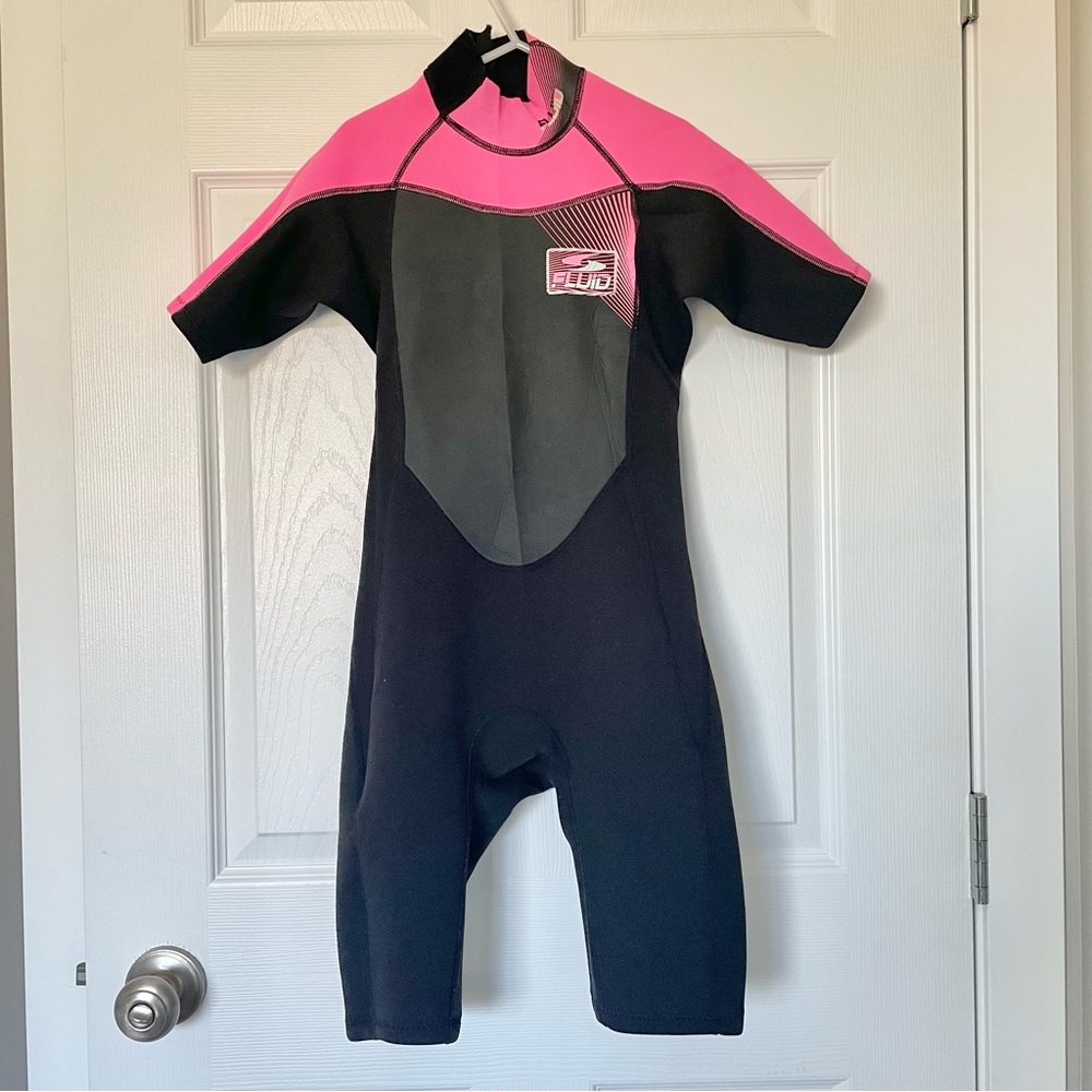 Fluid youth girls wetsuit Size 10 pink and black Shorty